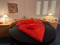 Romantik Suite Bett mit Champagner ergebnis