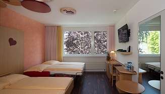 Family Room Hotel Familienzimmer Hotel gezogner Vorhang 1 ergebnis