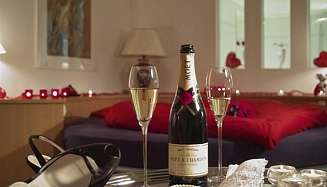 Romantik Suite Bett mit Champagner ergebnis