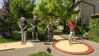 Minigolf spielen Minigolf spielen